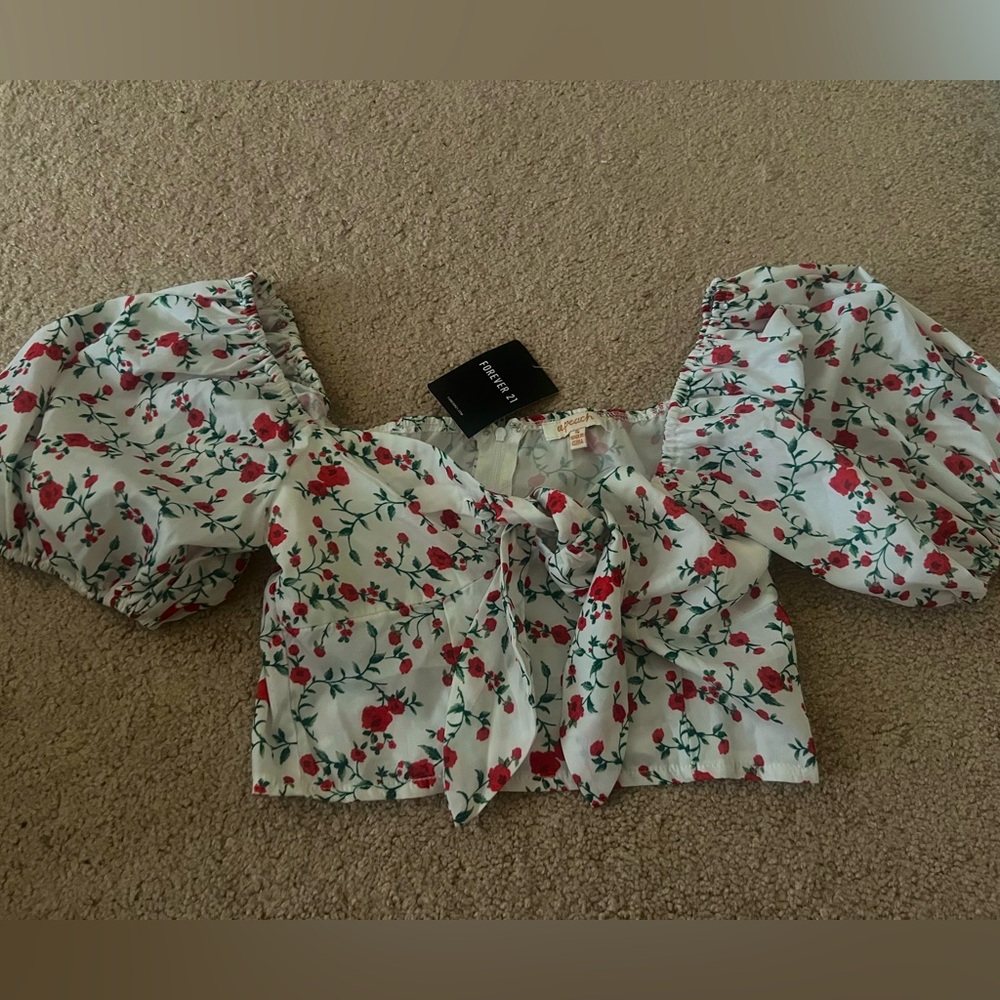 Forever 21 Floral tie front crop top. Brand new with tags still intact.